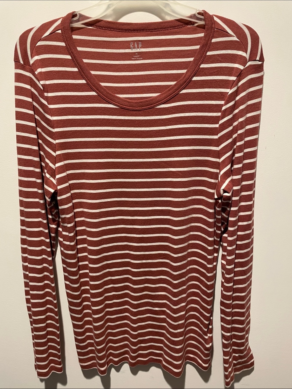 GAP Women’s Long Sleeve Rust & White Striped Scoop Neck Tee